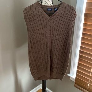 Cable knitted west Large